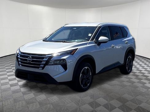 Used 2025 Nissan Rogue SV AWD/4WD image 3