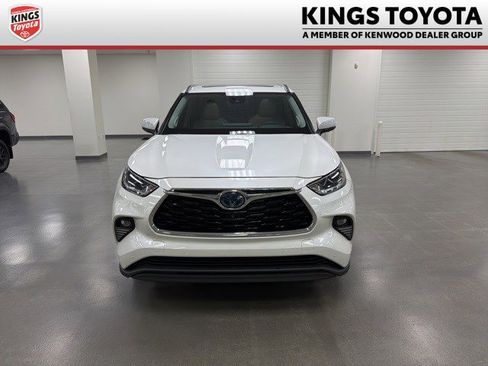 Certified 2021 Toyota Highlander Limited image 1