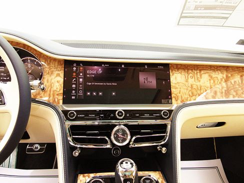 Used 2022 Bentley Flying Spur V8 AWD/4WD image 39