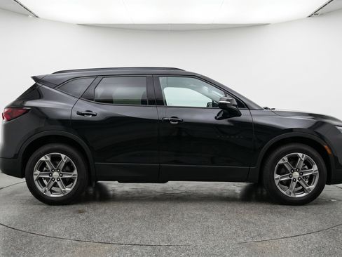 Used 2025 Chevrolet Blazer LT FWD image 11