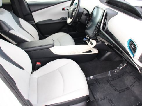Used 2018 Toyota Prius Prime Advanced image 19