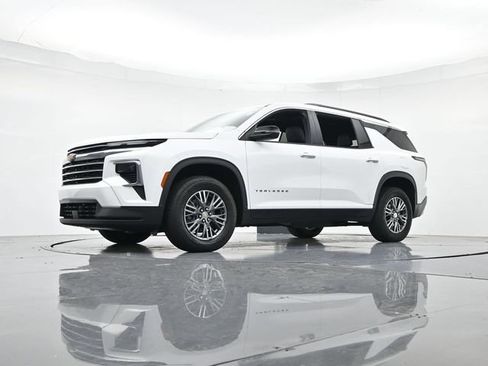 Used 2025 Chevrolet Traverse LT FWD image 41