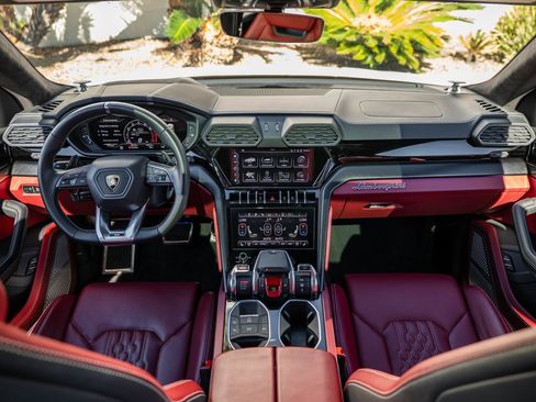 Used 2024 Lamborghini Urus S image 7