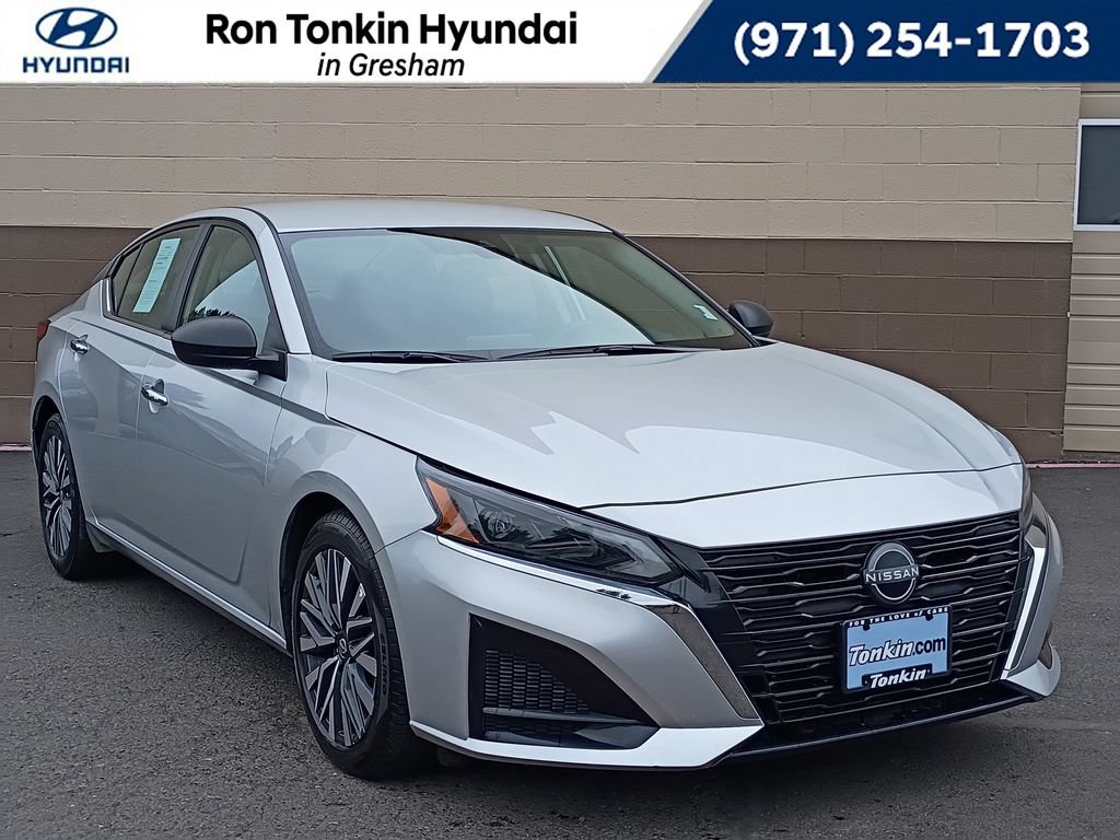 Used 2025 Nissan Altima 2.5 SV FWD image 1