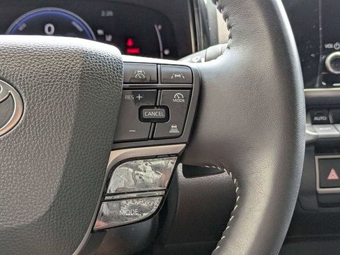 Used 2025 Toyota Camry SE FWD image 24