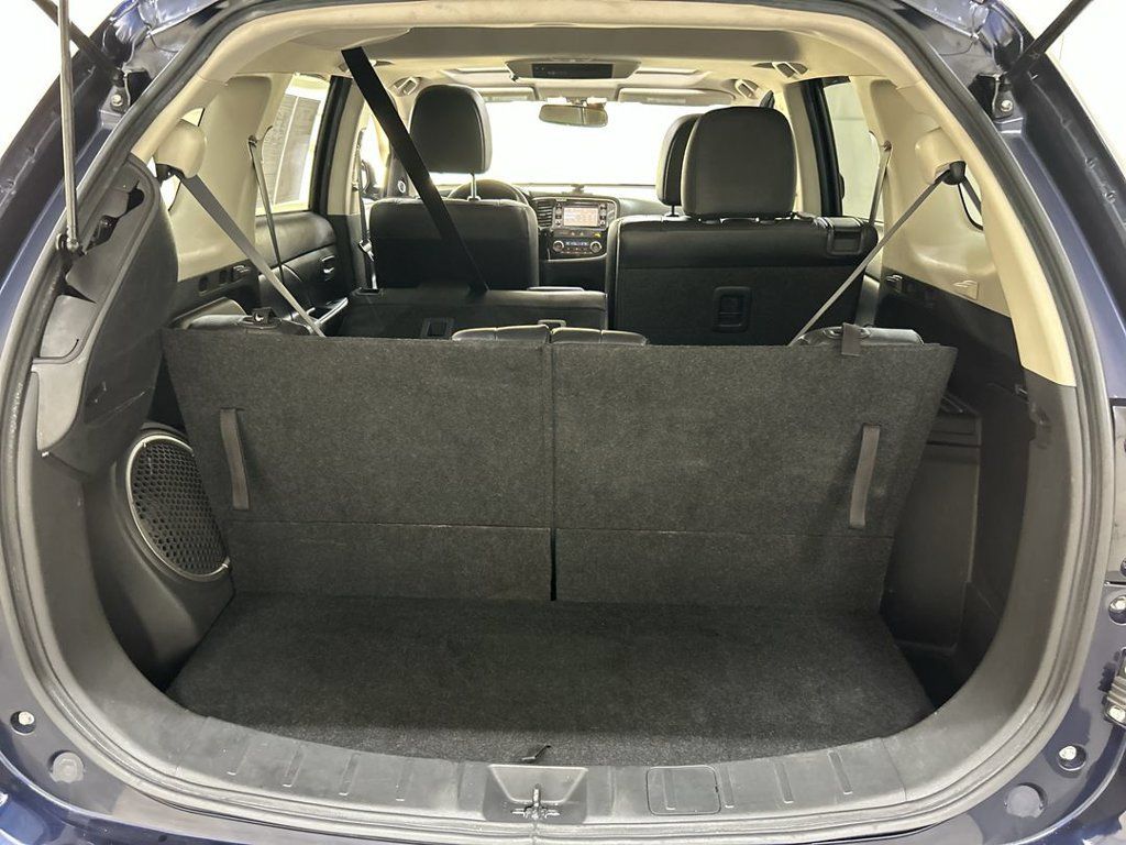 Used 2016 Mitsubishi Outlander GT AWD/4WD image 25