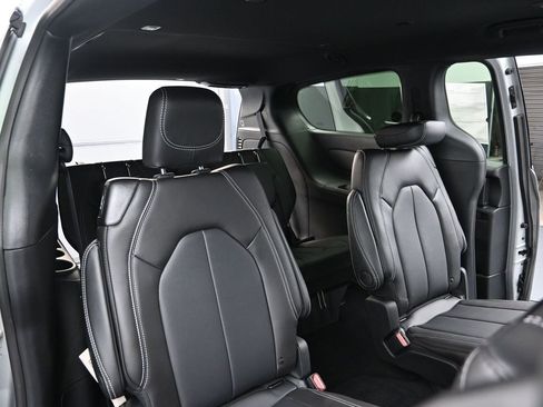 New 2026 Chrysler Pacifica Select image 26