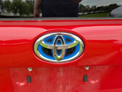 Used 2022 Toyota Prius LE AWD/4WD image 23