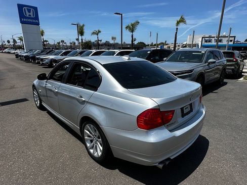 Used 2011 BMW 328i xDrive Sedan AWD/4WD image 6