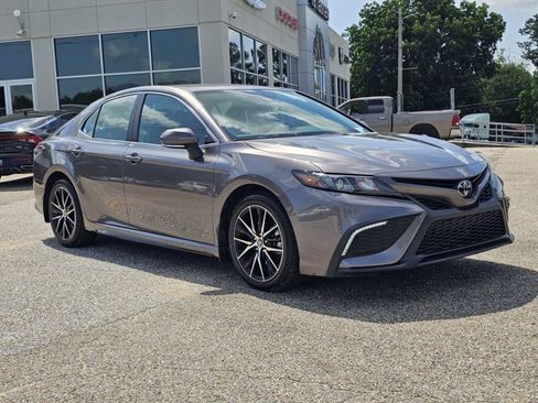 Used 2024 Toyota Camry SE FWD image 5