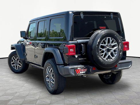 Used 2025 Jeep Wrangler Unlimited Sahara AWD/4WD image 4