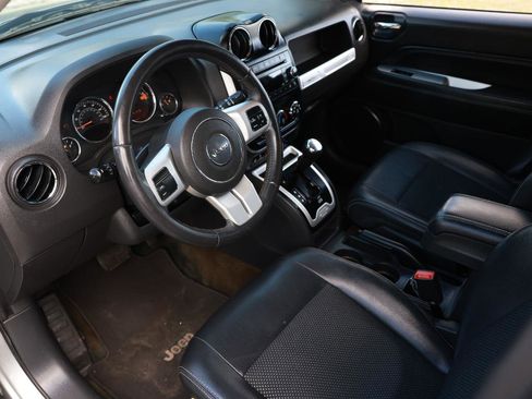 Used 2016 Jeep Compass Latitude image 4