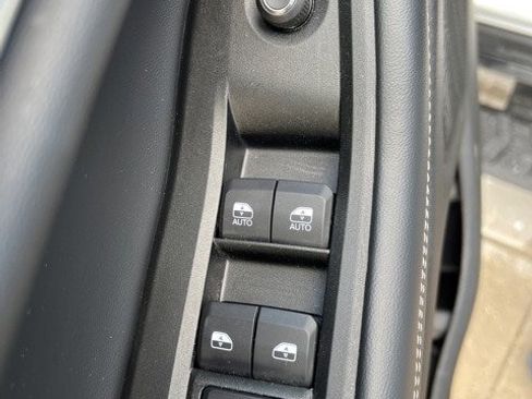 Certified 2025 Jeep Grand Cherokee Limited w/ Black Appearance Package image 18