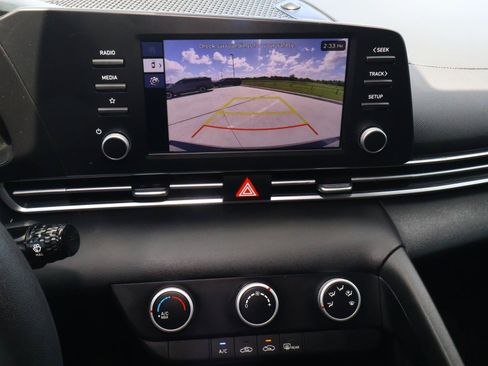 Used 2025 Hyundai Elantra SE FWD image 22
