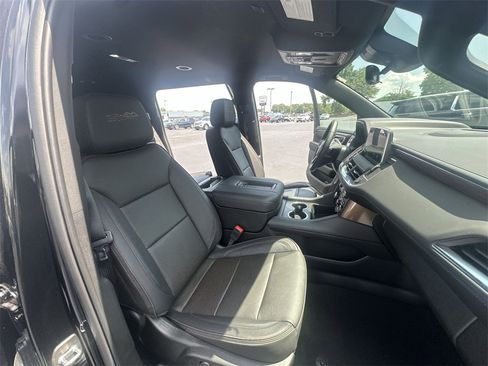 Used 2024 Chevrolet Suburban High Country image 23