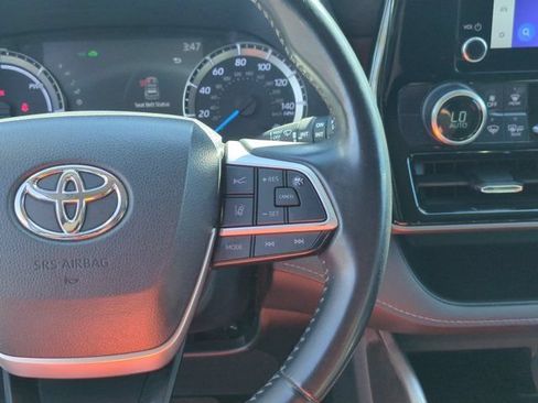 Used 2023 Toyota Highlander LE AWD/4WD image 19