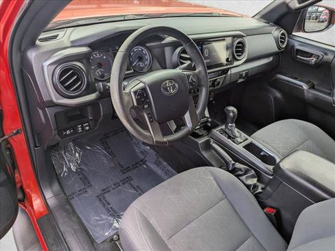 Used 2017 Toyota Tacoma TRD Off-Road w/ Premium & Technology Package AWD/4WD image 9