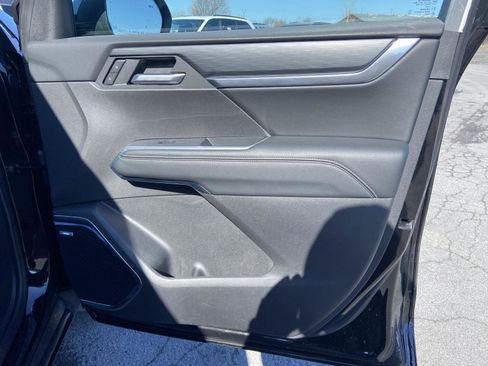 Used 2025 GMC Acadia Elevation image 31