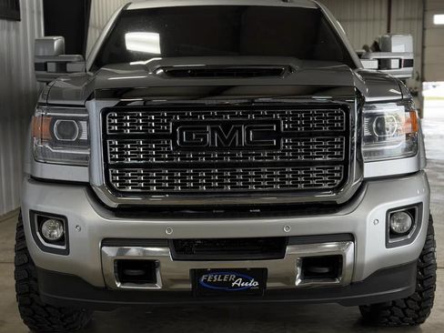 Used 2017 GMC Sierra 2500 SLT w/ Duramax Plus Package AWD/4WD image 2