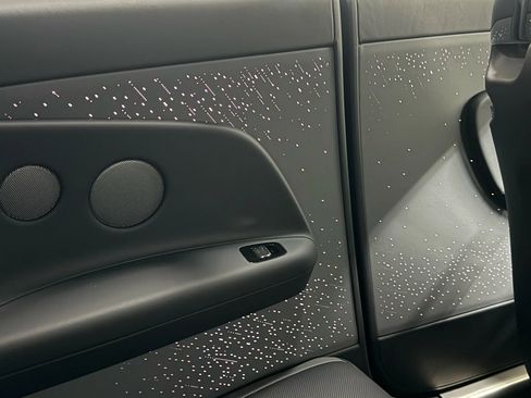 Used 2025 Rolls-Royce Spectre image 19