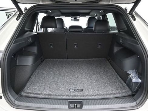 New 2026 Volkswagen Tiguan SE R-Line image 12