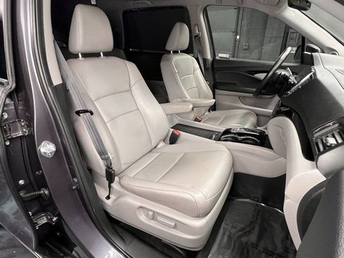 Used 2022 Honda Pilot Touring image 4