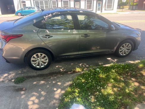 Used 2019 Hyundai Accent SE FWD image 7