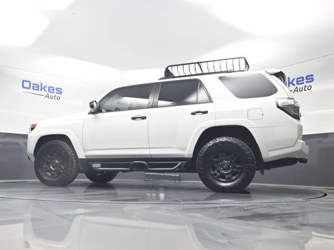 Used 2021 Toyota 4Runner Venture w/ Moonroof Package AWD/4WD image 44