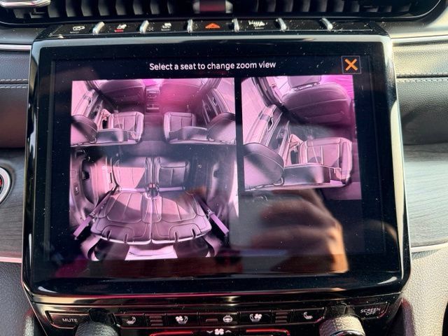 Used 2025 Jeep Grand Cherokee L Limited w/ Luxury Tech Group II AWD/4WD image 10