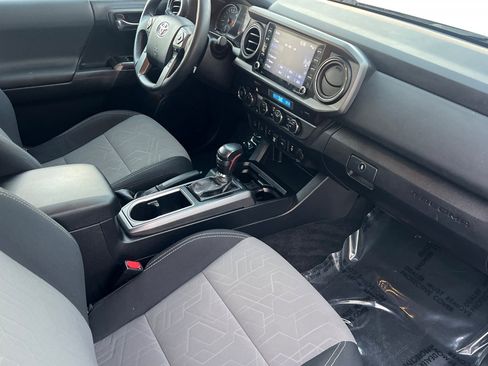 Used 2021 Toyota Tacoma TRD Off-Road image 16