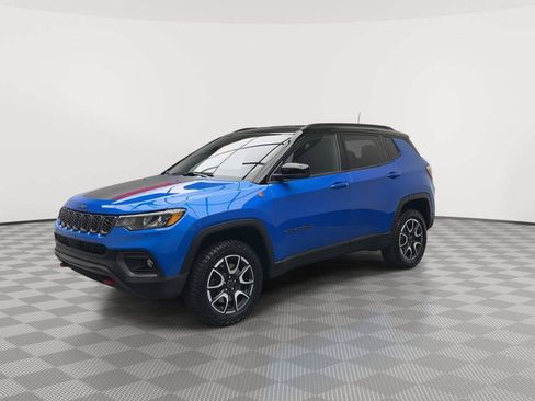 Used 2025 Jeep Compass Trailhawk AWD/4WD image 30