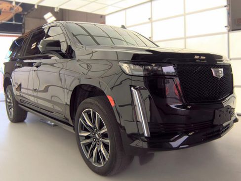 Used 2021 Cadillac Escalade ESV Sport Platinum AWD/4WD image 2