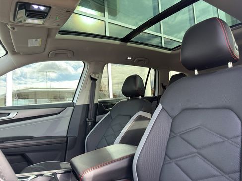 New 2026 Volkswagen Atlas Peak Edition image 8