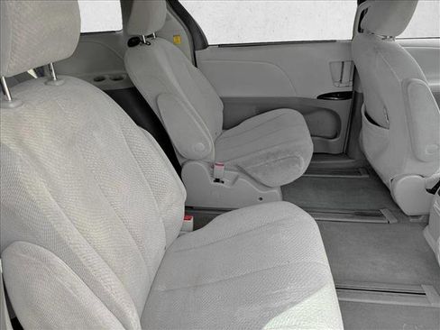 Used 2012 Toyota Sienna LE w/ Towing Pkg AWD/4WD image 19