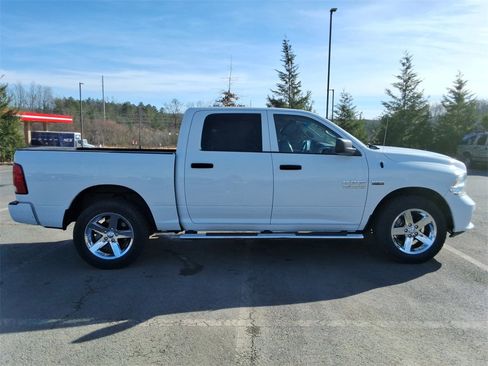 Used 2017 RAM 1500 Express image 4