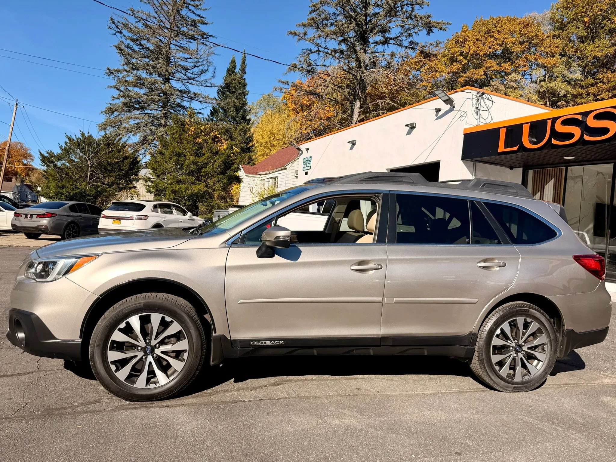 Used 2017 Subaru Outback 2.5i Limited AWD/4WD image 4