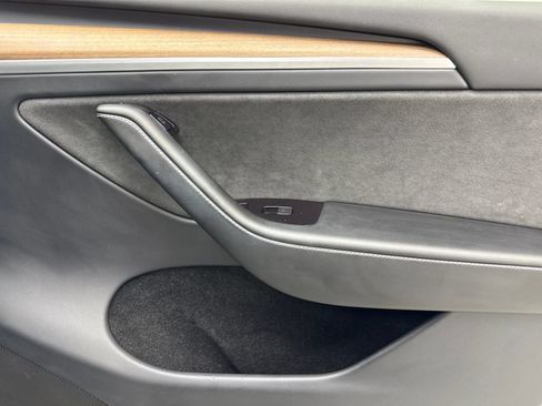 Used 2023 Tesla Model Y Long Range AWD/4WD image 43