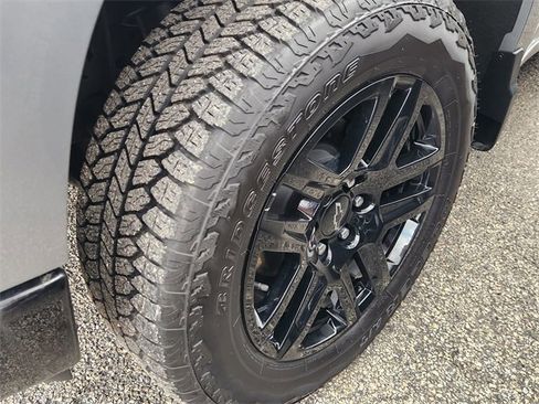 Used 2024 Chevrolet Silverado 1500 LT Trail Boss w/ LPO, Dark Essentials Package image 10