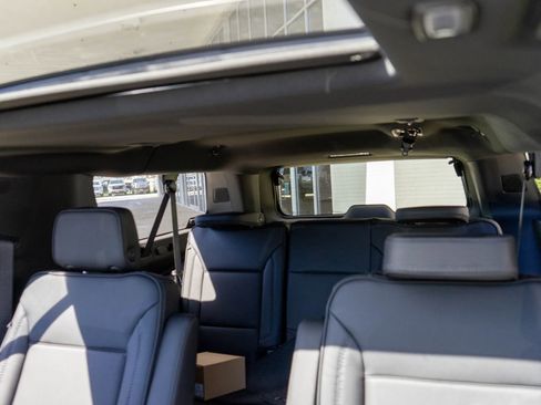 New 2026 GMC Yukon XL Denali w/ Denali Reserve Package AWD/4WD image 13