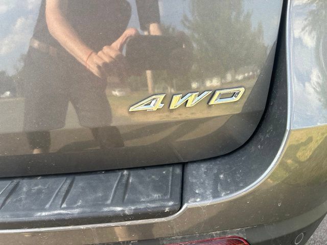 Used 2023 Ford Explorer XLT AWD/4WD image 10