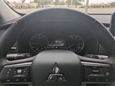 Used 2023 Mitsubishi Outlander SE image 33