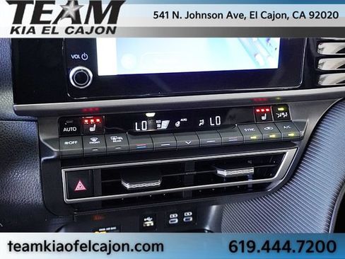 Used 2025 Toyota Camry SE w/ Convenience Package FWD image 27