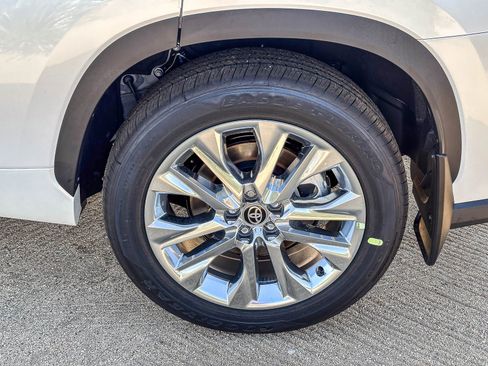 New 2026 Toyota Highlander Limited AWD/4WD image 12