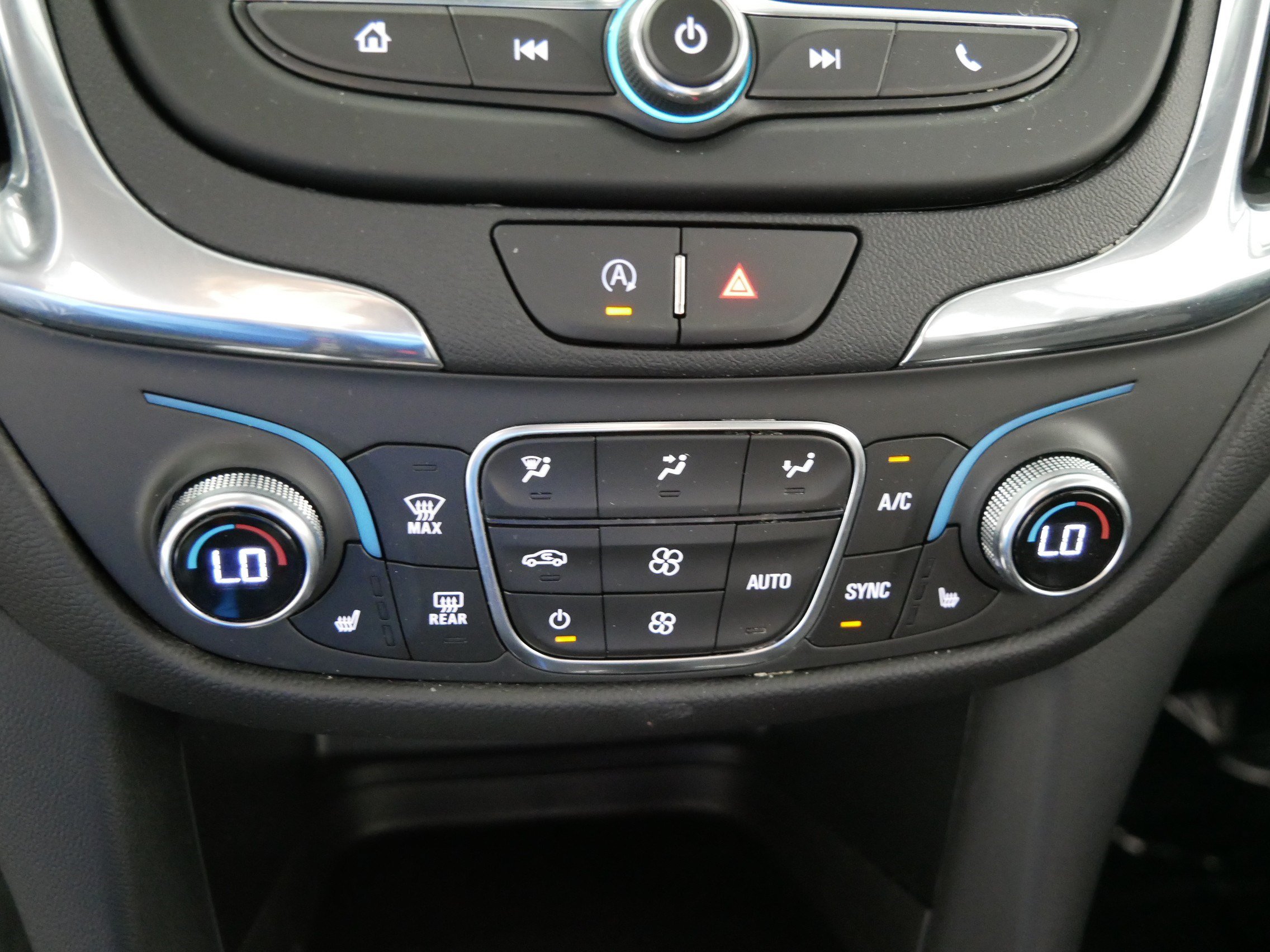 Used 2023 Chevrolet Equinox LT FWD image 23