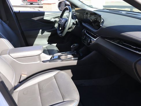 Used 2025 Buick Envista Sport Touring image 7