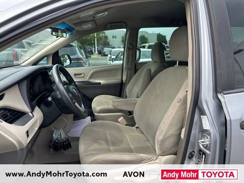 Used 2015 Toyota Sienna L FWD image 10