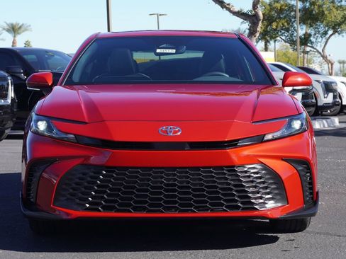 Used 2025 Toyota Camry SE image 5