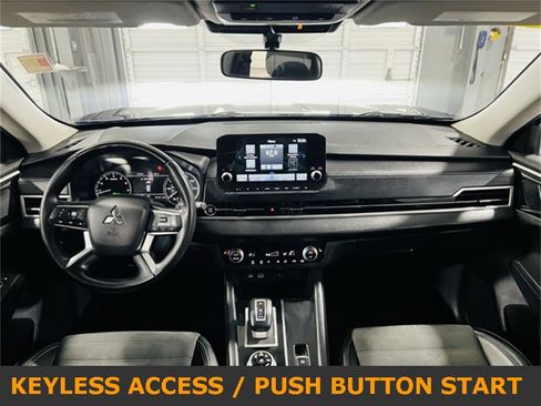 Used 2024 Mitsubishi Outlander SE image 4