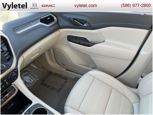 Used 2023 GMC Acadia Denali w/ Denali Technology Package image 30