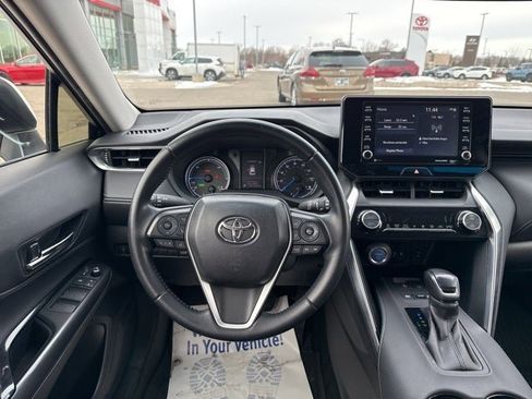 Used 2021 Toyota Venza LE image 19